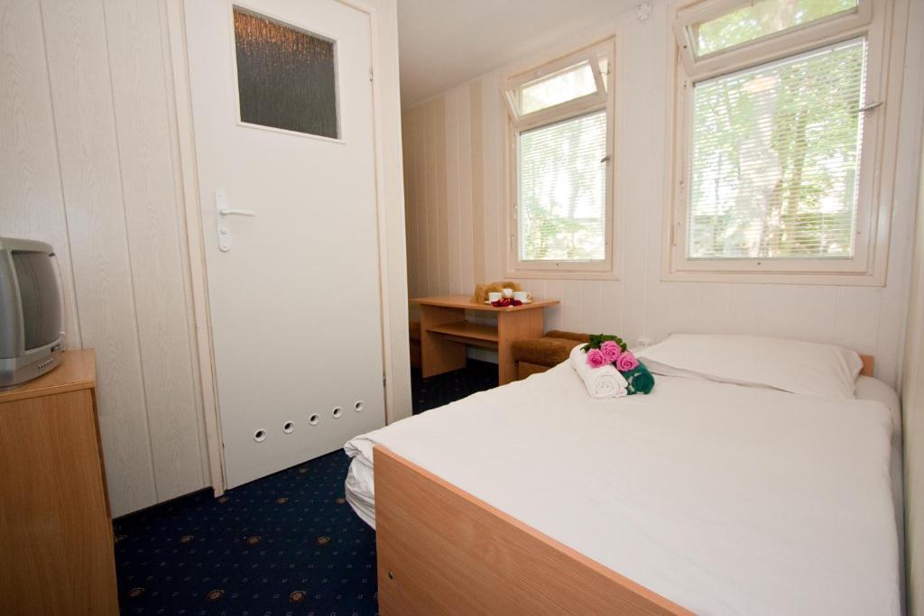 Ow Gromada Pod Bukami Hotel Miedzyzdroje Room photo